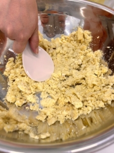 むしたさつまいもをつぶす2