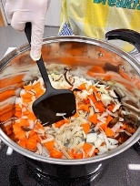 呉汁④具材を炒める