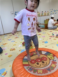 ピョンピョントランポリン