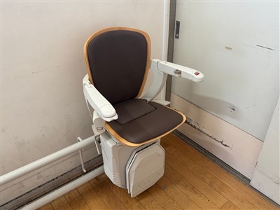 中学校の階段昇降機